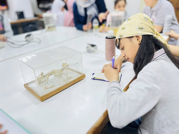 زيارة مدرسة كنز الطفل الدولية لكلية العلوم