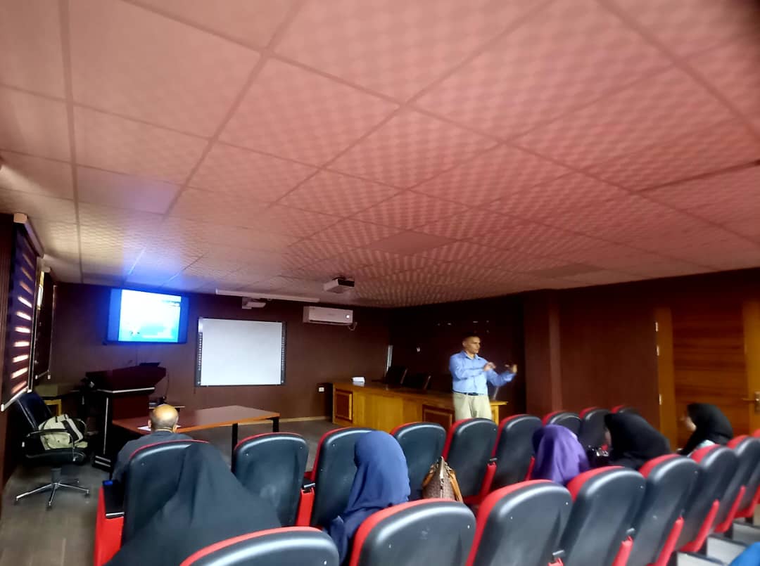 محاضرة علمية بعنوان مهارات الالقاء