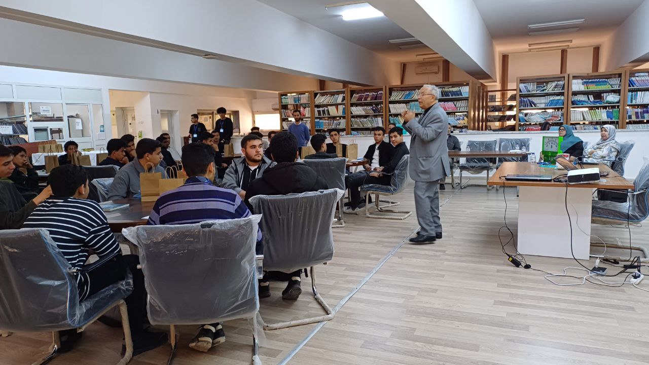 زيارة علمية ضمن برنامج بناء القدرات والمهارات العملية في المعامل المدرسية 